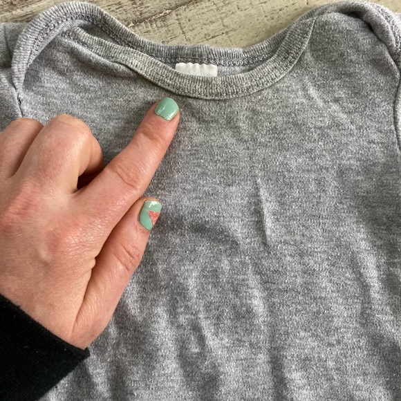 Lot of 7 onesies. - Picture 8 of 8